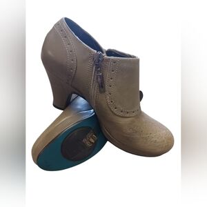 Lorenzo Mari EUC Leather Pumps Light Sage Size 6